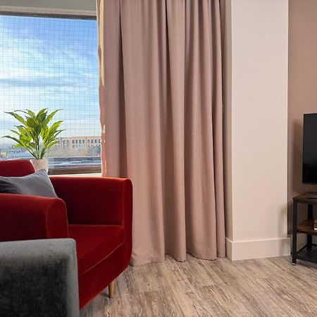 Elegant One Bedroom Apartment Свіндон Екстер'єр фото
