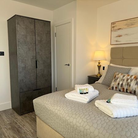 Elegant One Bedroom Apartment Свіндон Екстер'єр фото