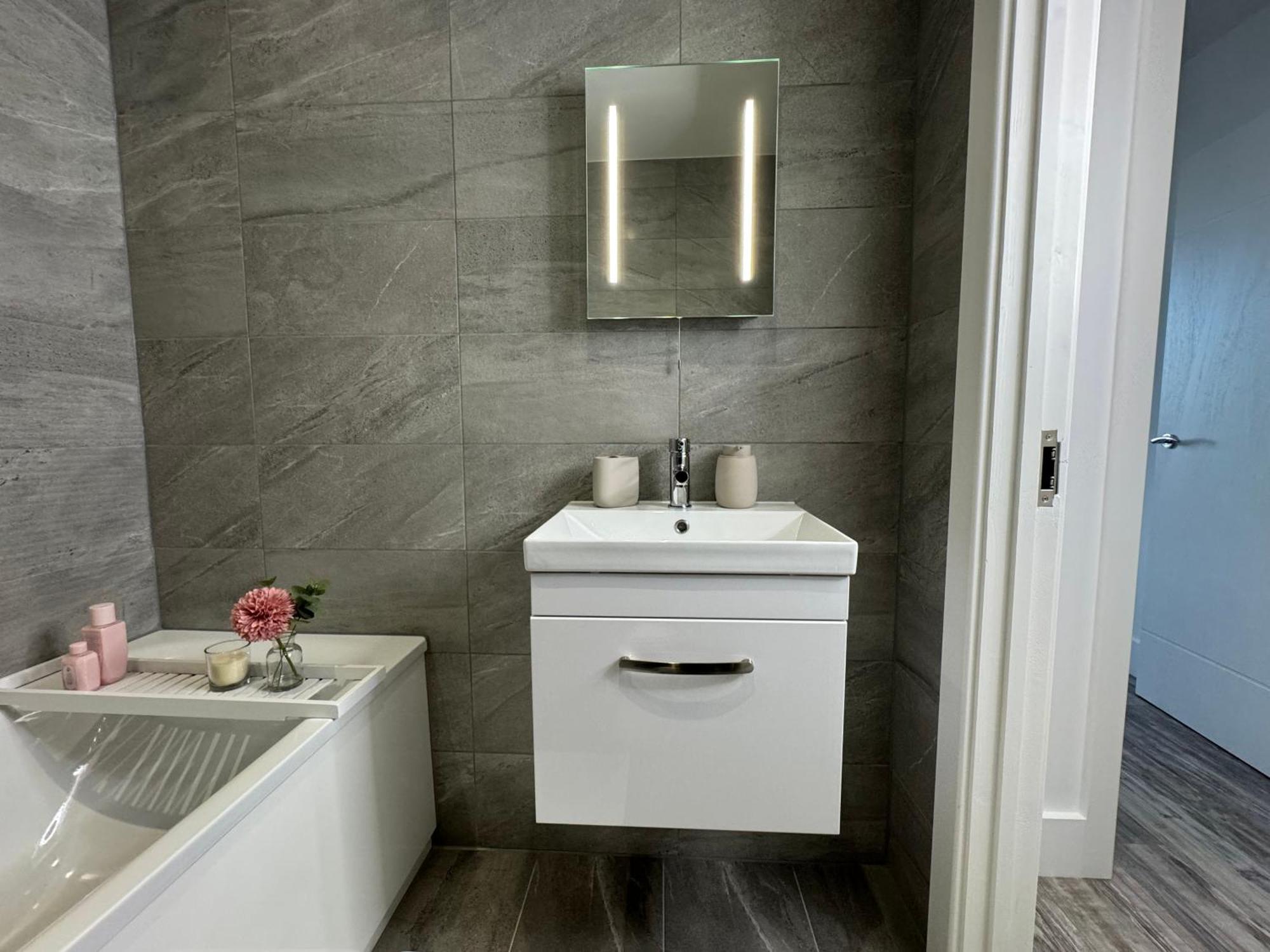 Elegant One Bedroom Apartment Свіндон Екстер'єр фото