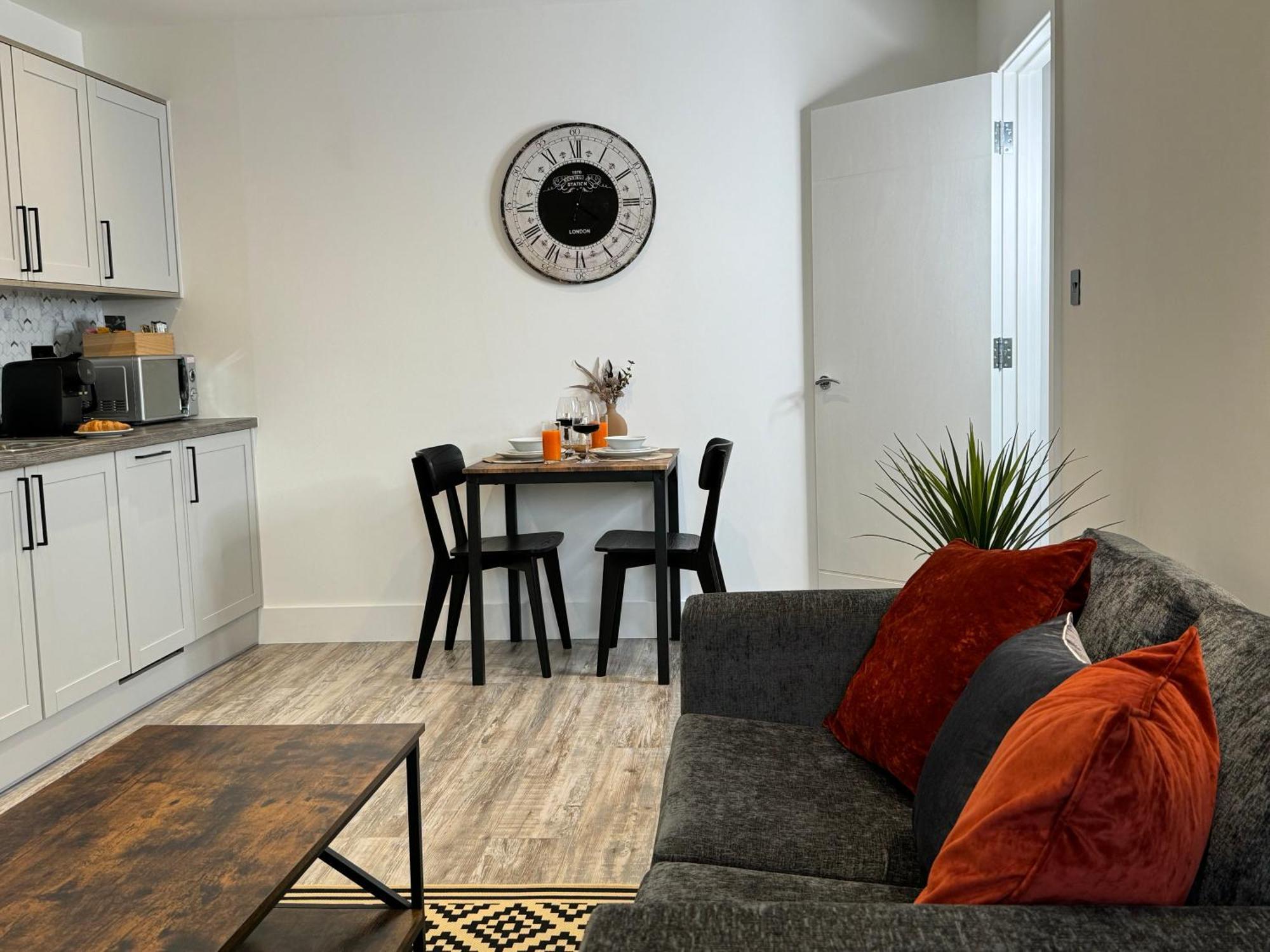 Elegant One Bedroom Apartment Свіндон Екстер'єр фото