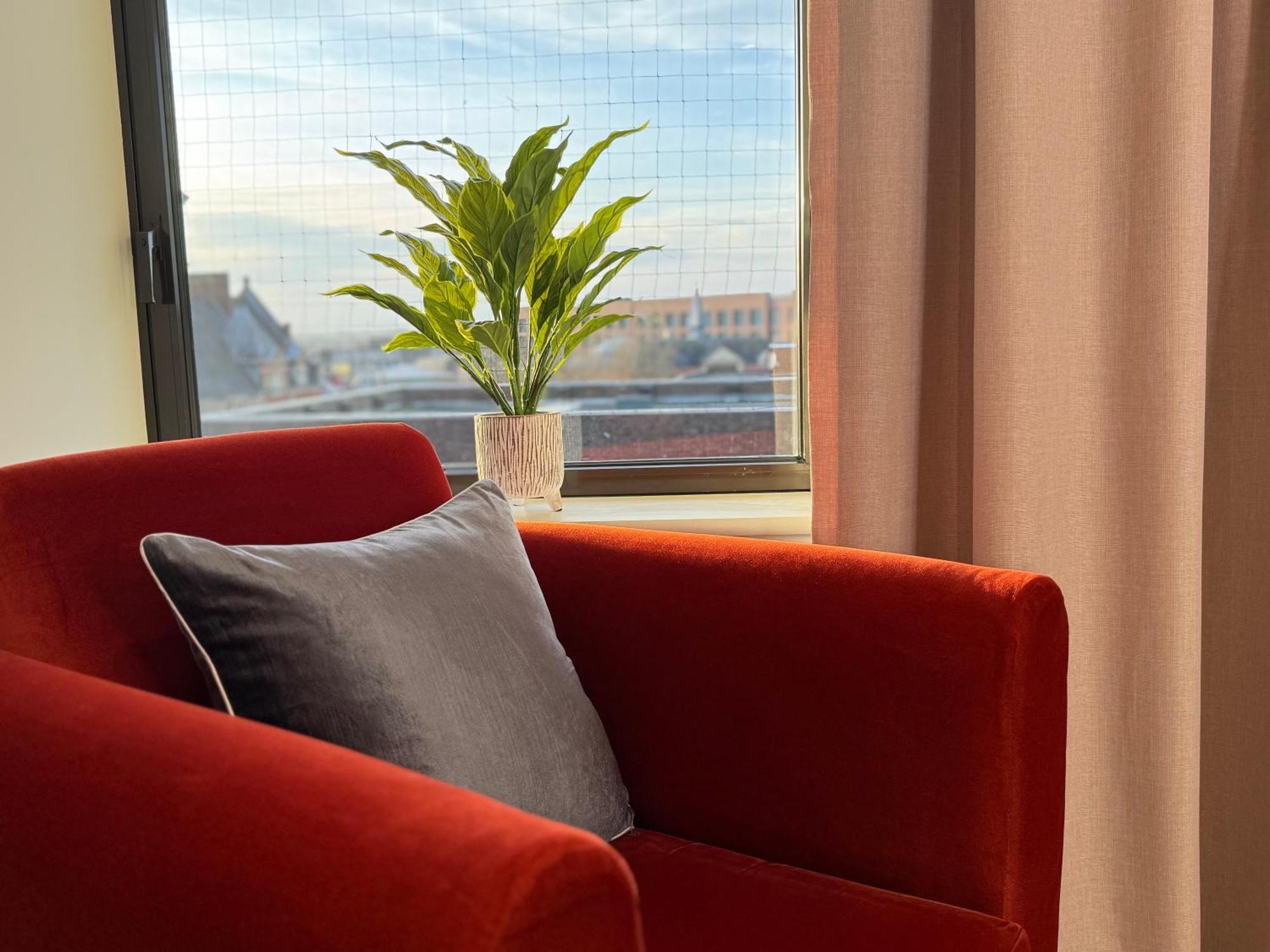 Elegant One Bedroom Apartment Свіндон Екстер'єр фото