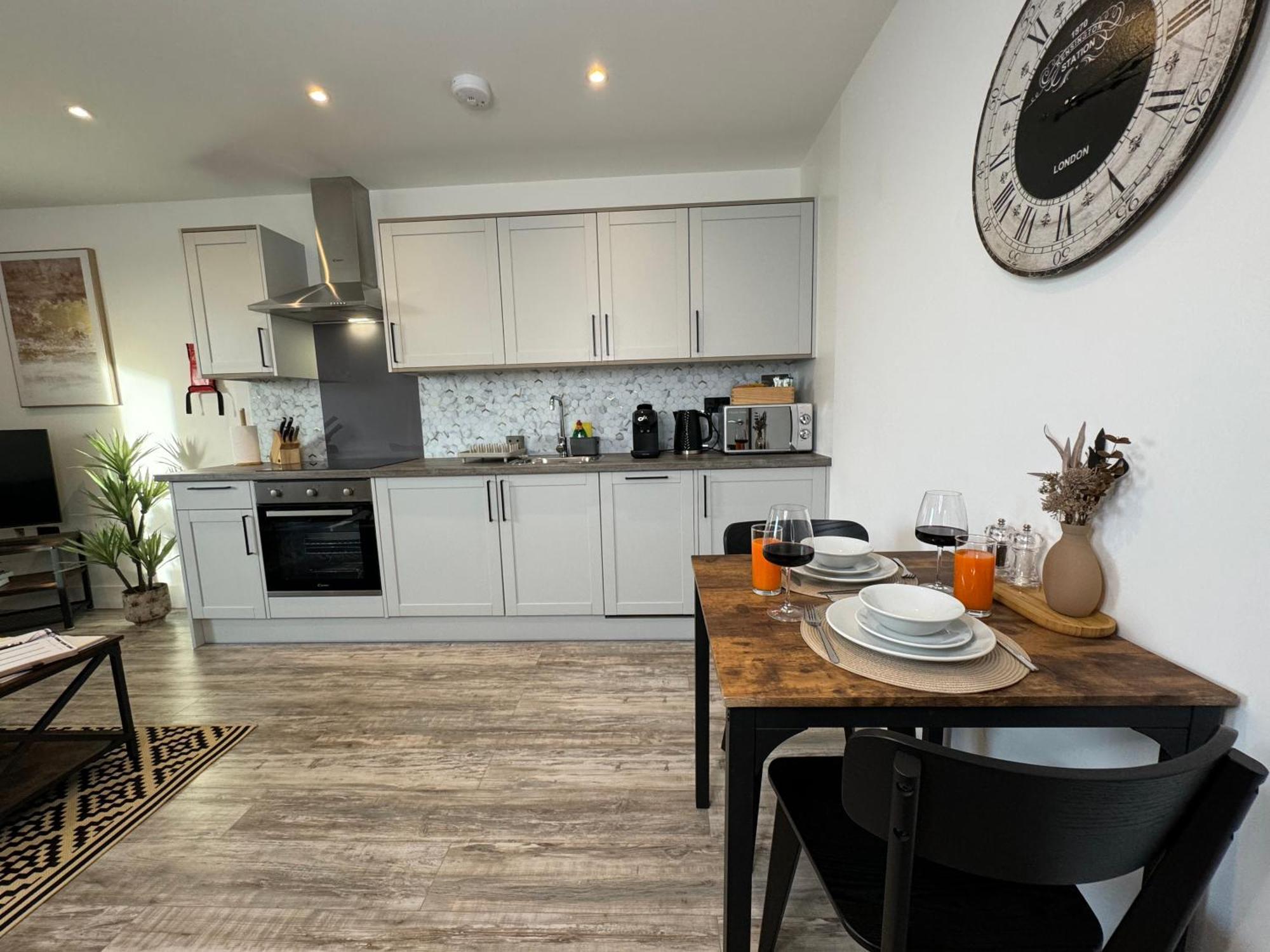 Elegant One Bedroom Apartment Свіндон Екстер'єр фото