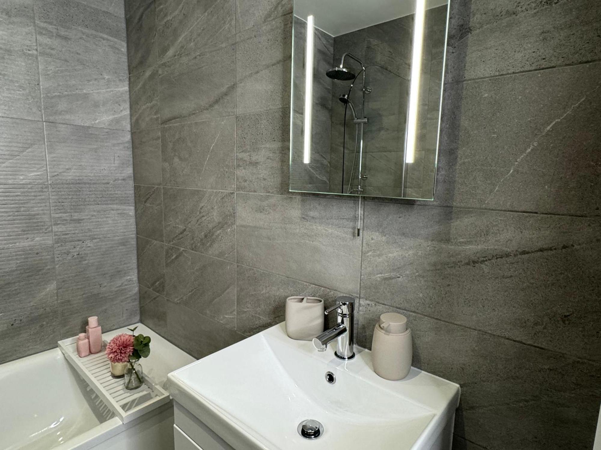Elegant One Bedroom Apartment Свіндон Екстер'єр фото